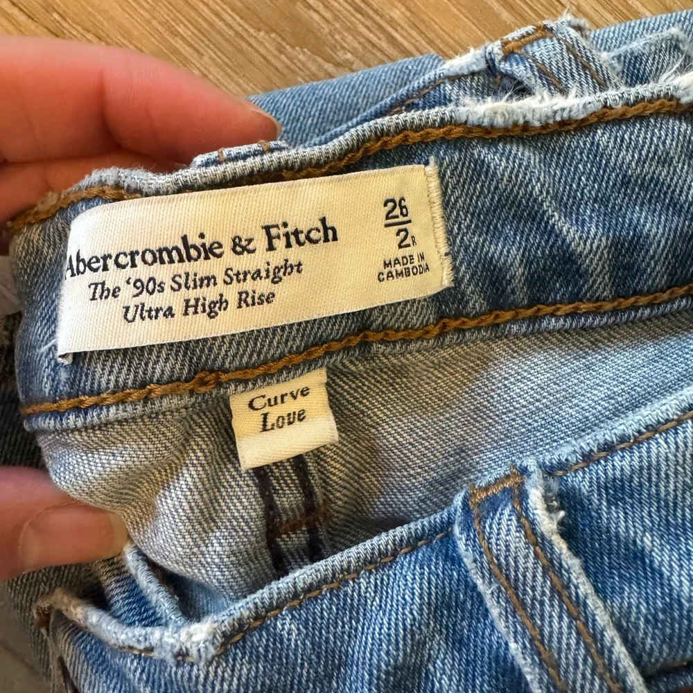 Abercrombie Curve Love Ultra High Rise 90s Slim Straight - Picture 3 of 3
